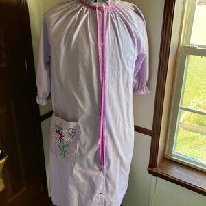 Vintage house coat dress robe lilac color pearl snap buttons front pocket